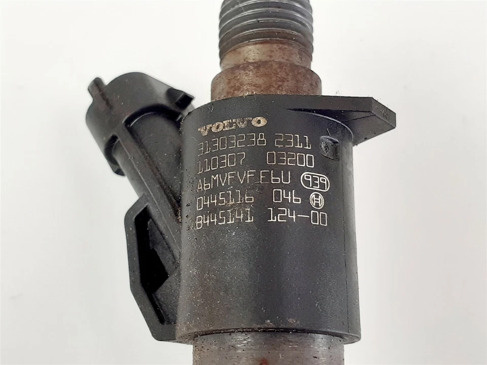 R304 VOLVO V60 2011-2013 FUEL INJECTOR 31303238 - image 2 of 4