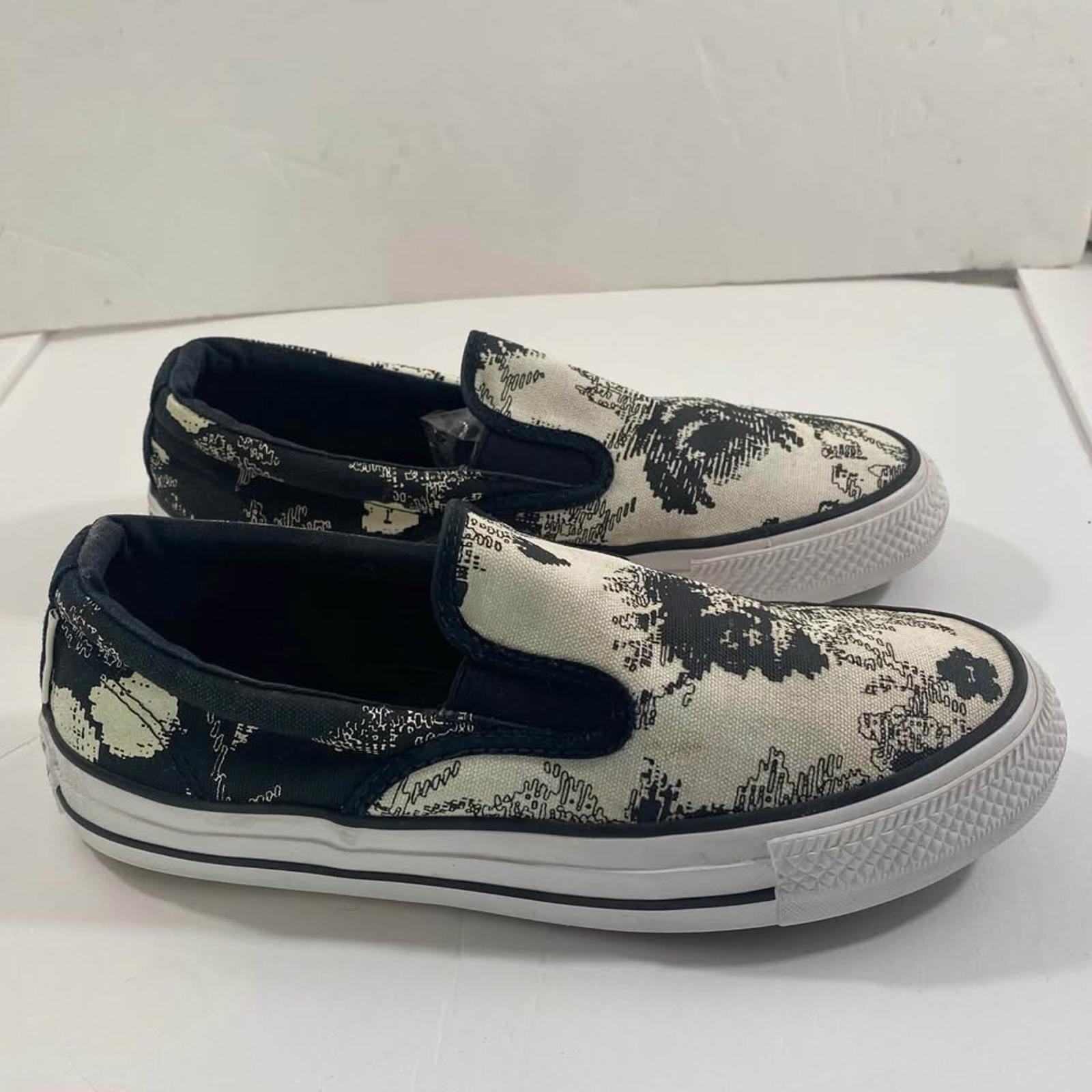 Converse Womens 7 Chuck Taylor Slip-On Whimsy Artistic Black White Sneakers thumbnail 3
