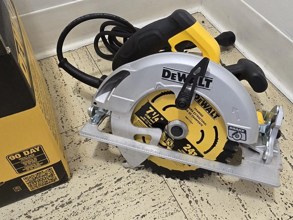 DEWALT DWE575 15A Circular Saw, Corded, 7-1/4 In., Lightweight - Image 2 of 4