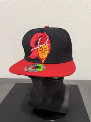 TAMPA BAY BUCS BUCCANEERS BUCCO BRADY LOGO BLACK RED FLAT BILL SNAPBACK HAT NEW