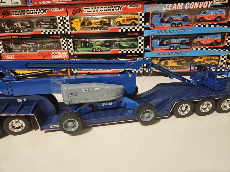 Prostar internacional diecast escala 1/32 con remolque Ledwell y Genie Z-135 Foto 4 de 4
