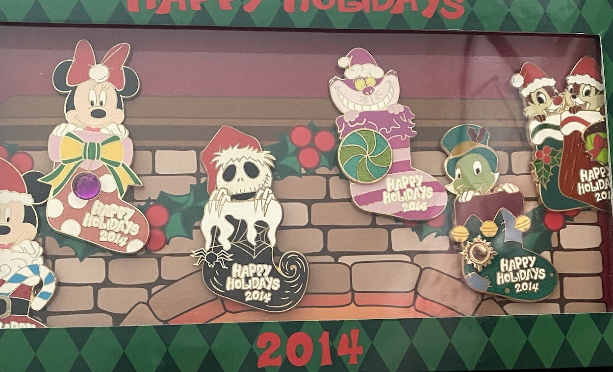Disney 2014 Happy Holidays Stocking Pin Set 6 - Limited Edition Christmas Set