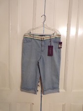 NWT Gloria Vanderbilt Amanda Classic Fit Jean Capris With Belt Size 16