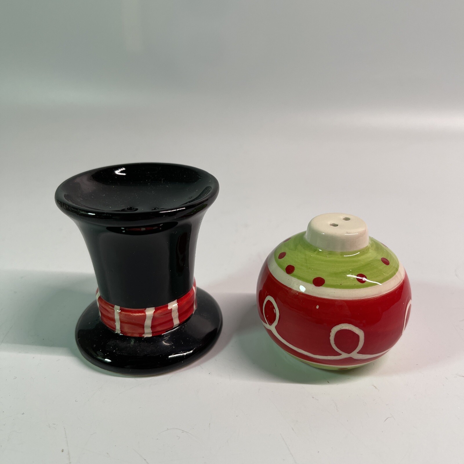 Kirklands Hat & Ornament Salt & Pepper Shaker Set G eBay