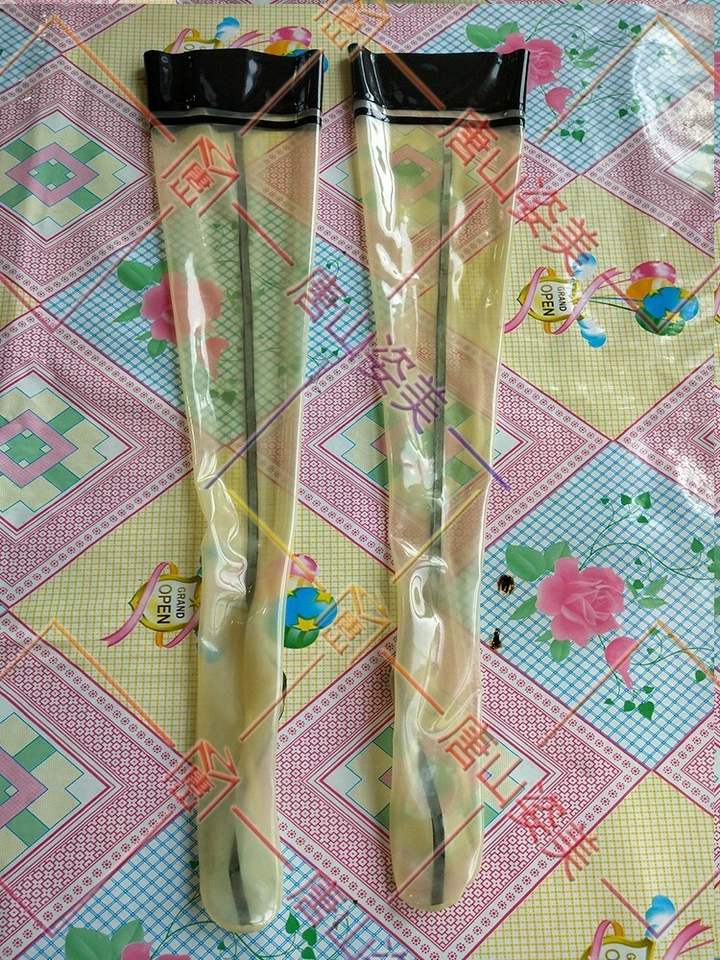 Meias altas longas de látex transparentes 065 com acabamento preto borracha - Imagem 2 de 3