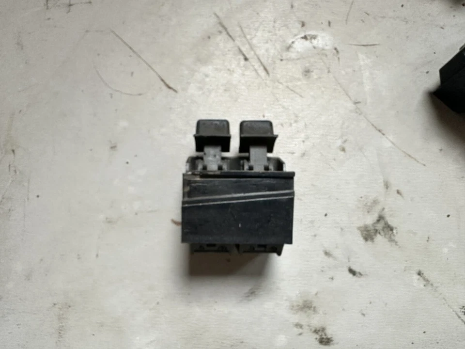 AUDI TT MK1 8N 1998-06 DRIVER Interruttore comando doppio finestrino 8N0959855A 225 v6 - Immagine 2 di 3