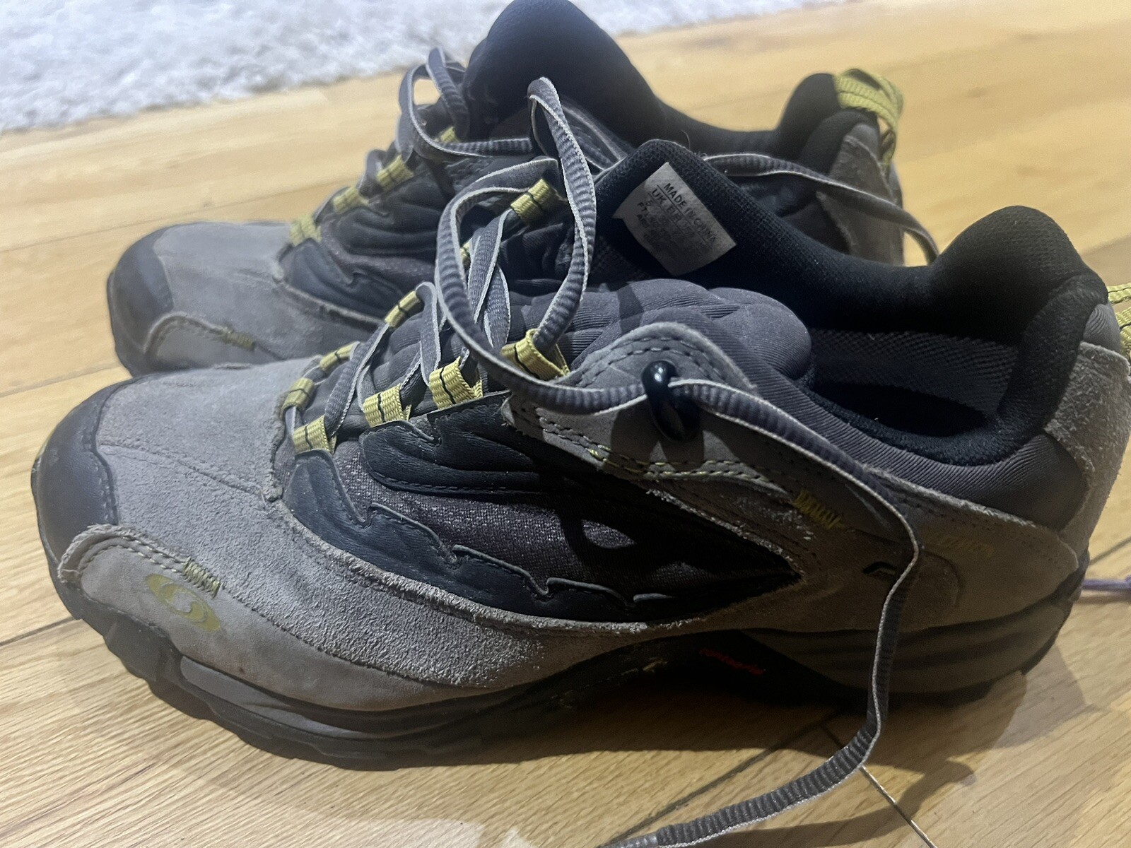 salomon walking trainers