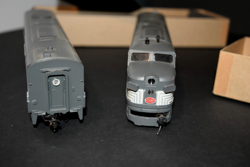 HO ATHEARN  ALCO PA-1 NEW YORK CENTRAL NYC # 4311 #4303 POWERED Lot 2 BLUE BOX