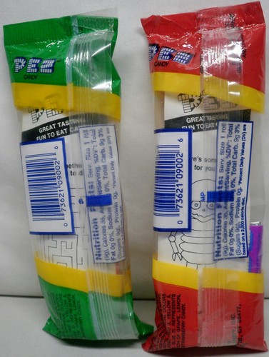 2 weiße Erdnüsse Snoopy Pez Spender und Süßigkeiten Made in Slovenia - Bild 2 von 11