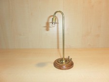 17730) Ungemarkt - Messinglampe auf Holzsockel - H. 17 cm - ansehen