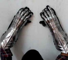 MEDIEVAL WARRIOR METAL GOTHIC KNIGHT STYLE GAUNTLETS FUNCTIONAL ARMOR GLOVES