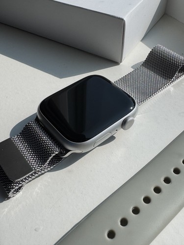 Apple Watch 9 (Blood Oxygen, GPS, 45mm) in Box with Milanese Loop + Extra Band - Zdjęcie 2 z 5