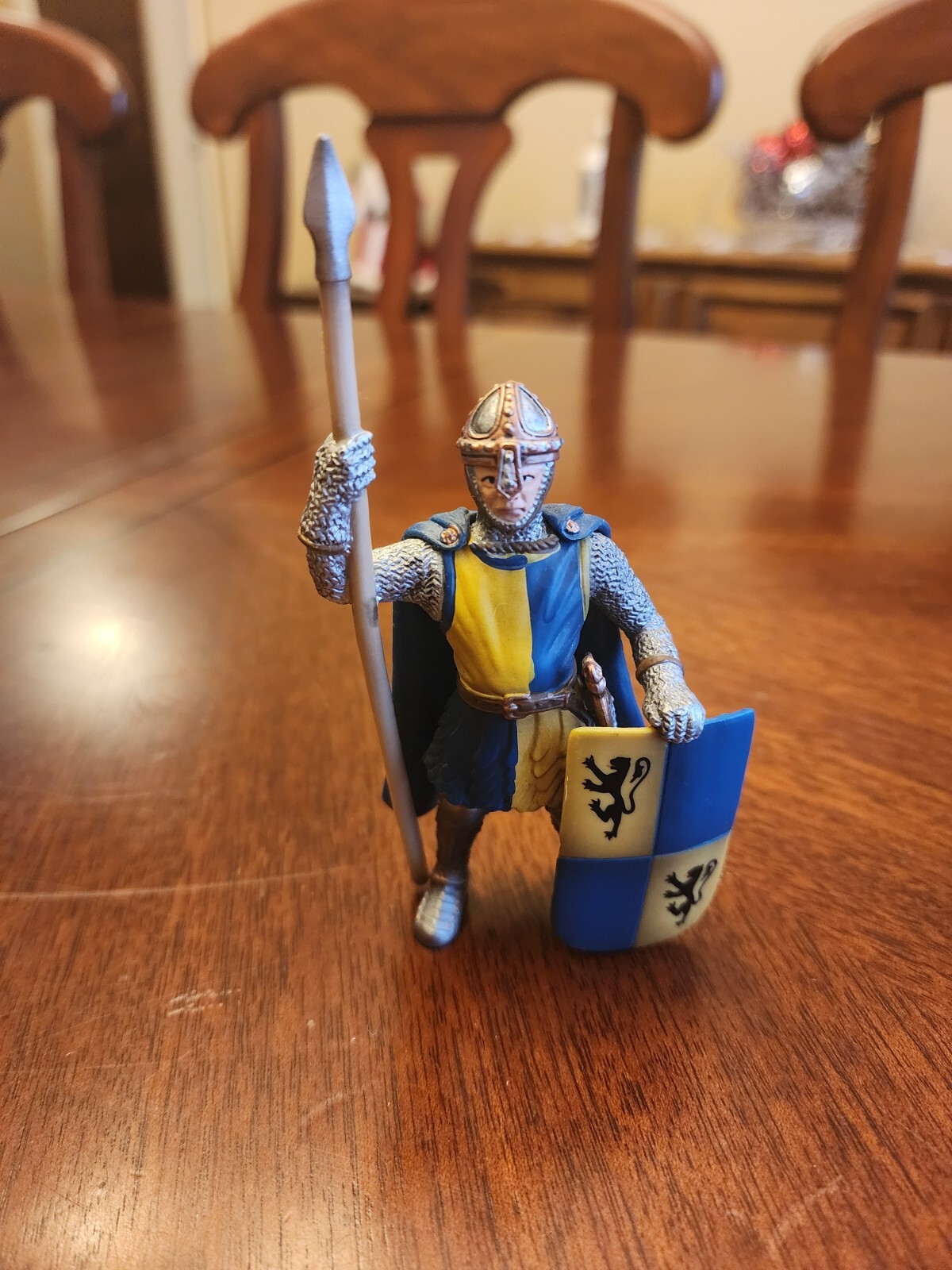 SCHLEICH MEDIVAL KNIGHT BLUE & YELLOW  WORLD OF KNIGHTS 4” ACTION FIGURE TOY
