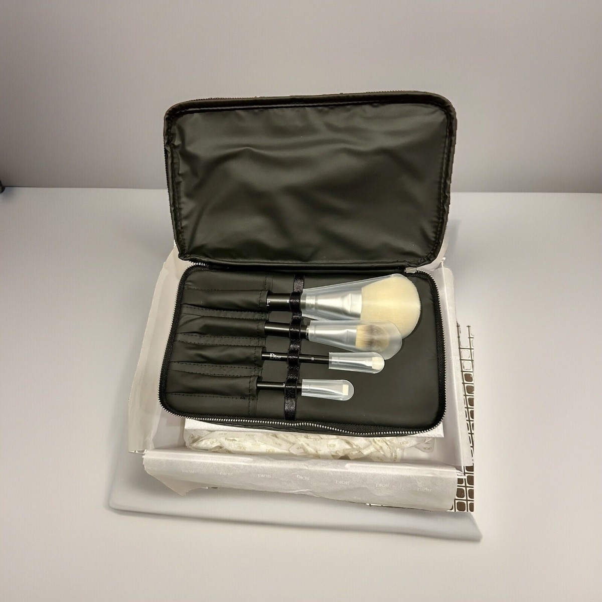 DIOR Backstage Makeup Brush Set in Exclusive Travel Vanity DIOR Backstage Makeup Brush Set in Exclusive Travel Vanity