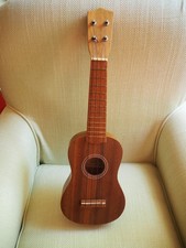 Ukulele, Modell Chester, 4-saitig, 12 Bünde, fein gearbeitet – guter Zustand