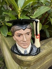 Vintage Royal Doulton kleine Figur Kanne The Graduate  