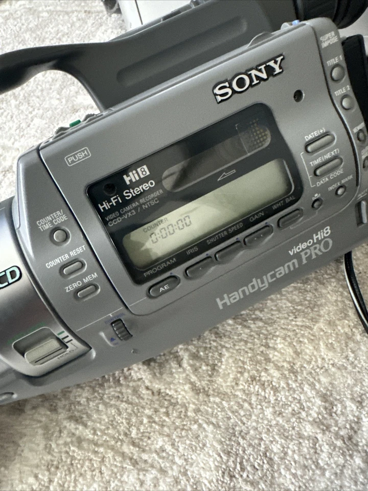 SONY CCD-VX3 Handycam PRO 3CCD Hi8 Video Camera Camcorder Hi-8 8mm Skateboarding - Image 2 of 4