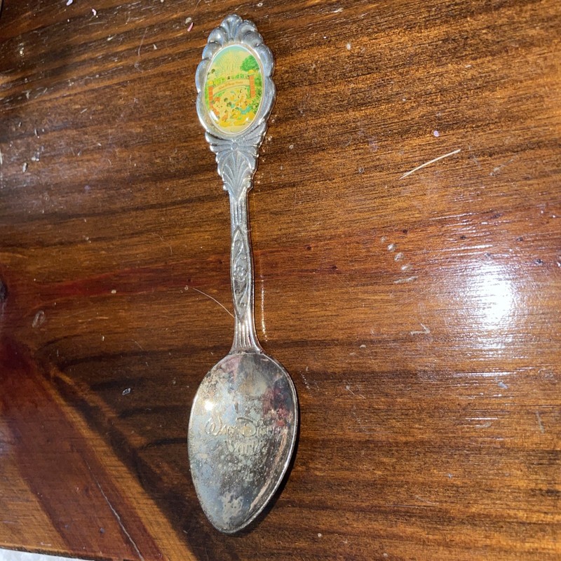 Vintage Walt Disney World Silver Plated Souvenir Spoon Made in New Zealand.