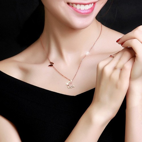 18K Rose Gold Butterfly Pendant Women's Stainless Steel Clavicle Chain Necklace - Picture 2 of 6