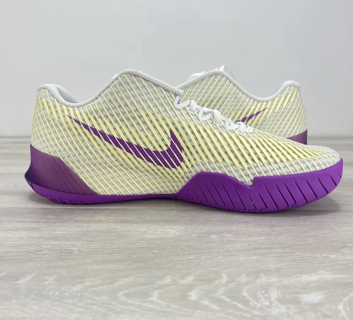 Nike white shop purple