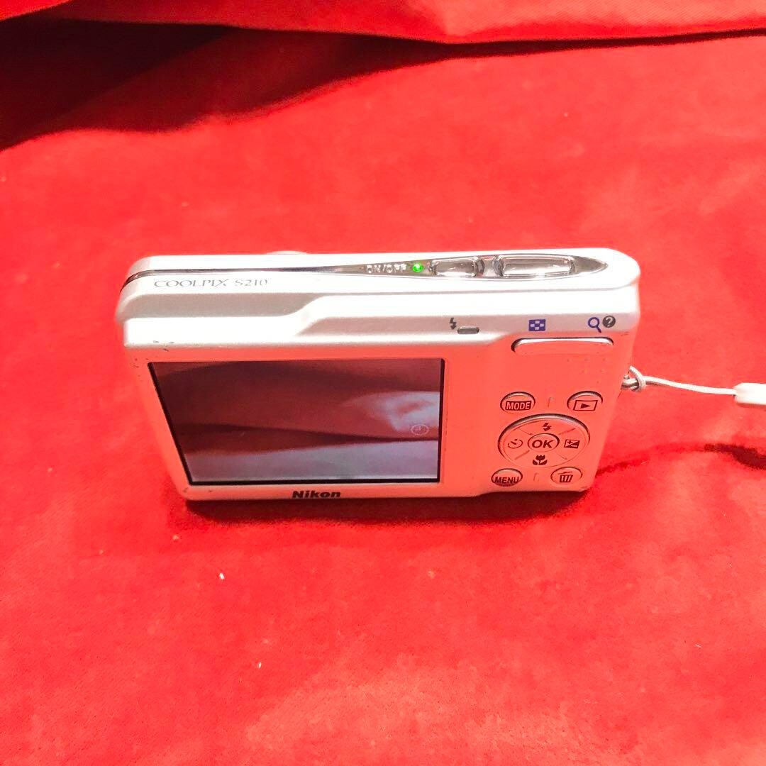 Nikon COOLPIX S210 8.0MP Digital Camera W/Battery Bronze