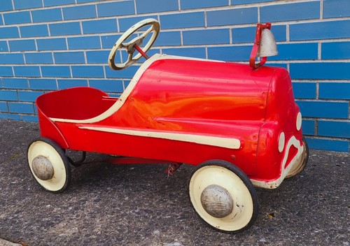 VINTAGE GARTON SAD FACE RED PEDAL CAR - NICE CONDITION