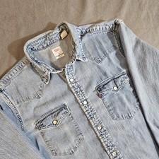 Levi  s Pearl Snap Western Denim Shirt Womens M Classic Fit Stonewash Cowgirl