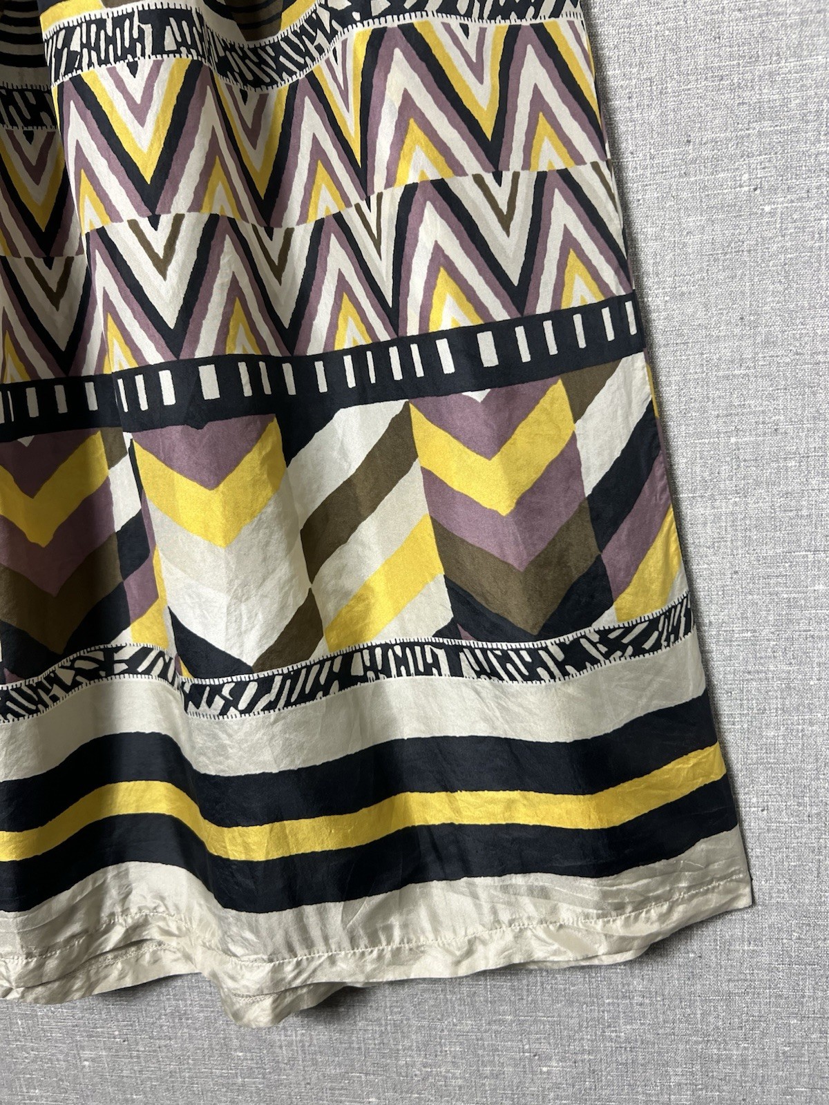 Weekend Max Mara Yellow Geometric Pattern Short S… - image 23