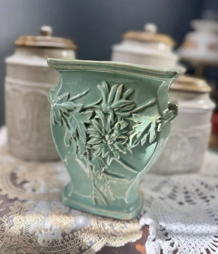 McCoy Chrysanthemum 1940’s Vase Planter
