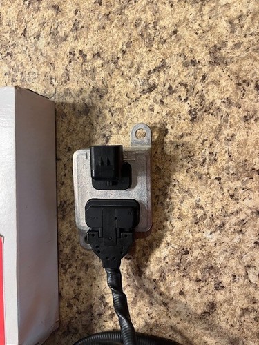 Standard Motor Products NOX001 Nitrogen Oxide (NOx) Downstream Sensor - Picture 3 of 4