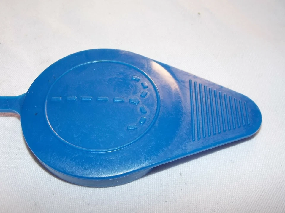 Volvo 700, 740, 760, 900, 940, 960, S90, V90 Windscreen Washer Tank Bottle Cap - Image 2 of 3