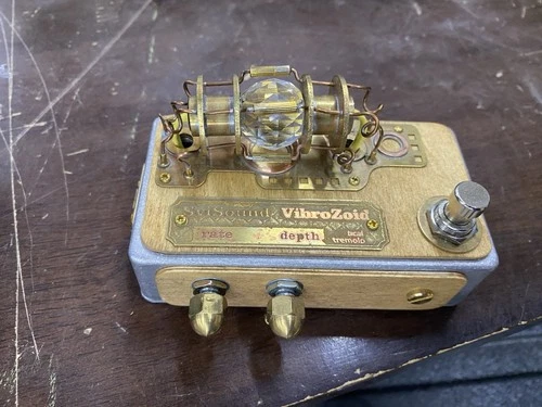 Optical tremolo SviSound VibroZoid Effects Pedal