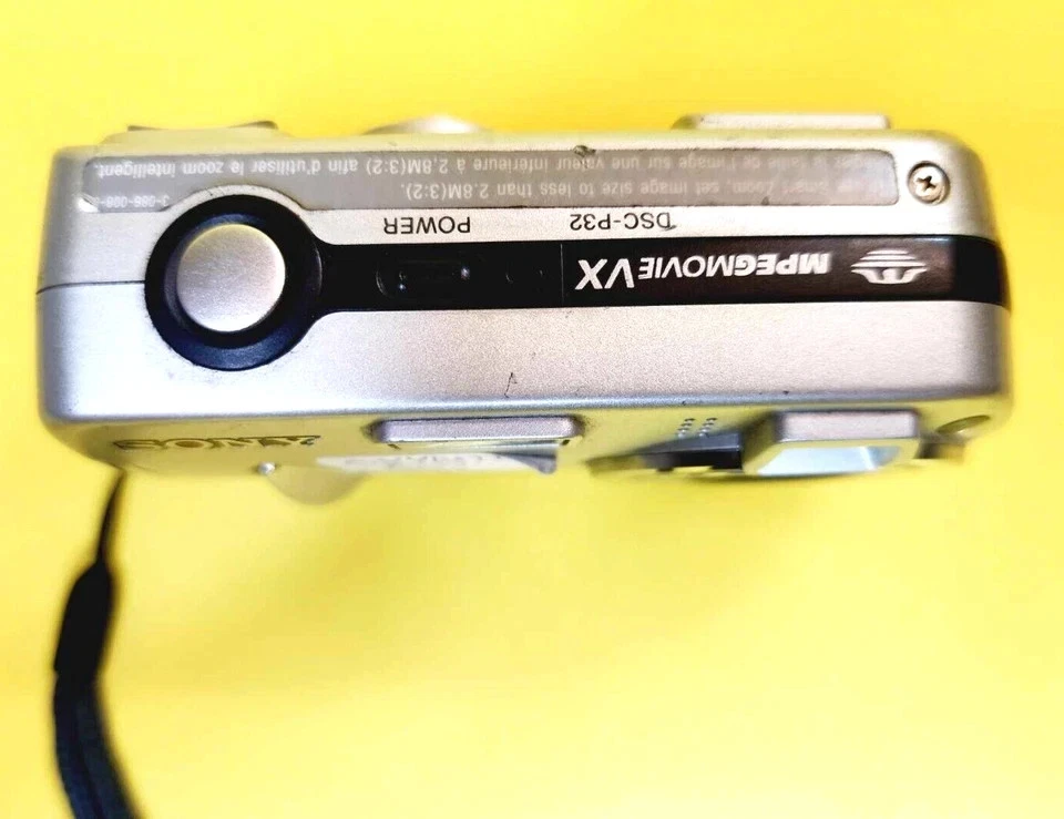 SONY CYBER-SHOT DSC-P32 DIGITAL CAMERA COMPACT 3.2MP MANUAL AUTO FOCUS 1.6" CCD - Image 4 of 4