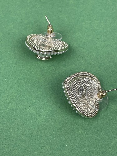 Chanel White Gold Heart Shaped Stud Earrings - Picture 4 of 5