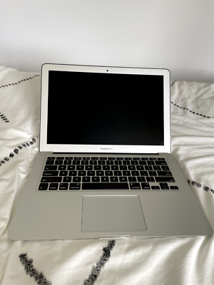 MacBook Air (13-inch, Early 2015) 8 GB 2.2 GHz Dual-Core Intel