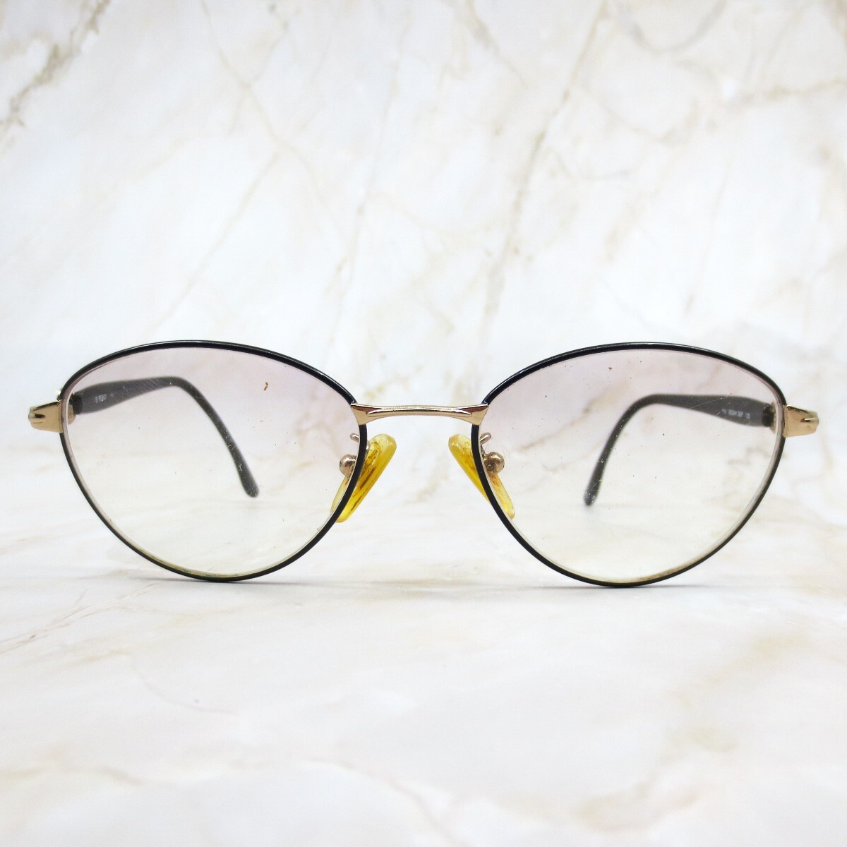 Fendi Ebony Deep Sunglasses Frame Women display picture 3