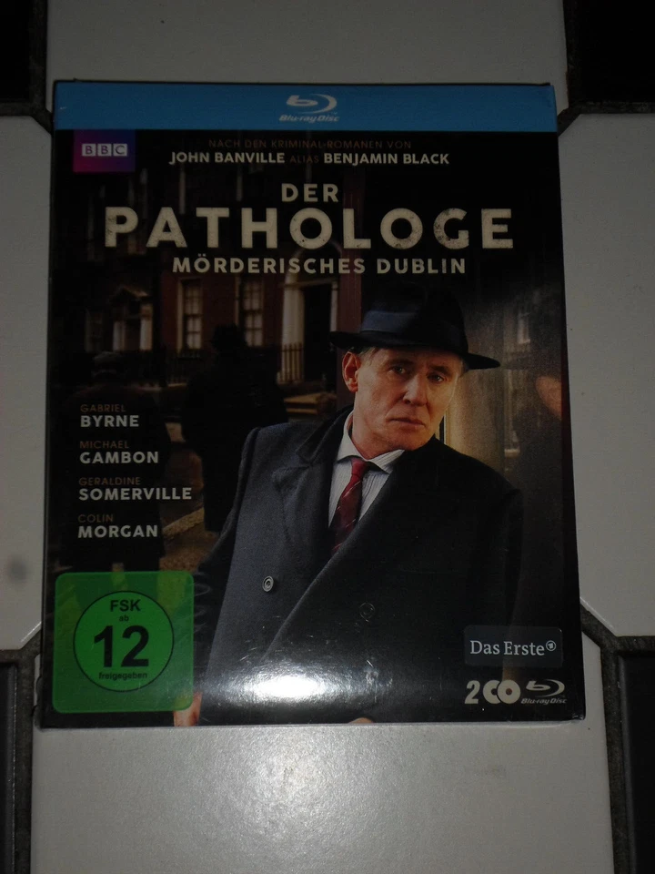 Gabriel Byrne,Michael Gambon in "Der Pathologe - Mörderisches Dublin " - Bild 1 von 1