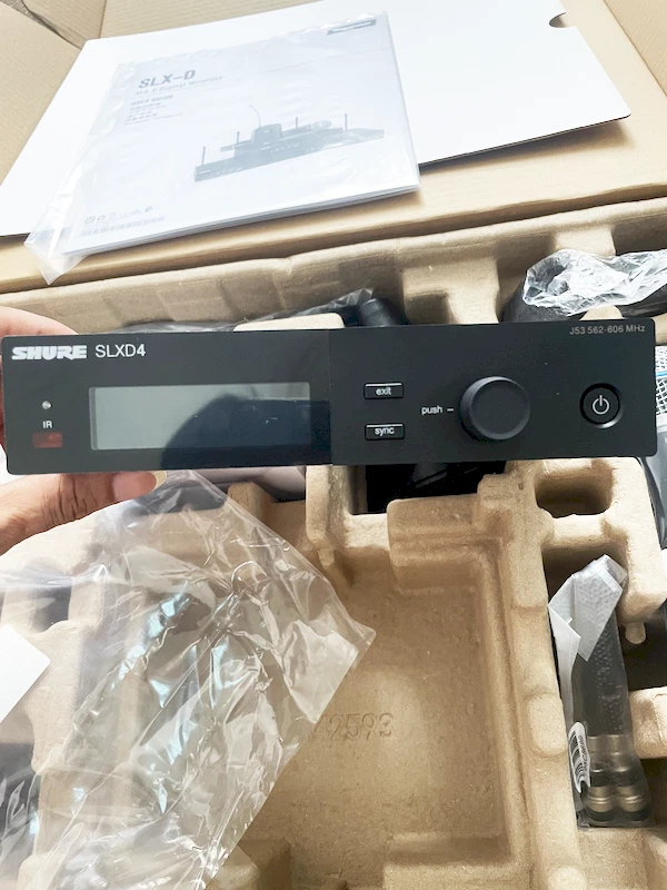 New Handheld Wireless Vocal System w/ BETA58 Microphones Express SLXD4/Beta58A - Image 4 of 4