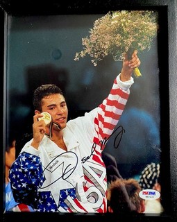 Oscar De La Hoya SIGNED 8x10 Photo Boxing Champ Golden Boy PSA/DNA Gold medal.