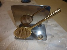 Vintage Briefständer Halter Tennisschläger und Ball chrom und goldfarben Metall