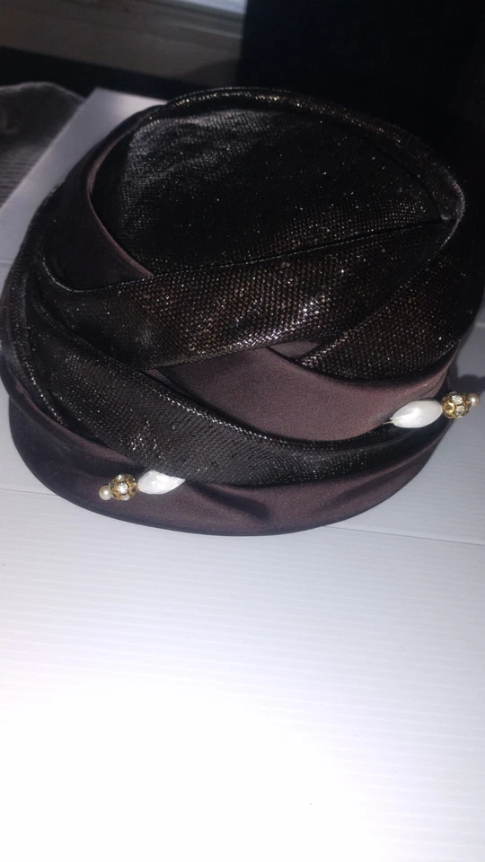 复古 20 世纪 60 年代巧克力头巾药盒式帽子美国带盒带金银丝徽章 — 第 2/4 张图片