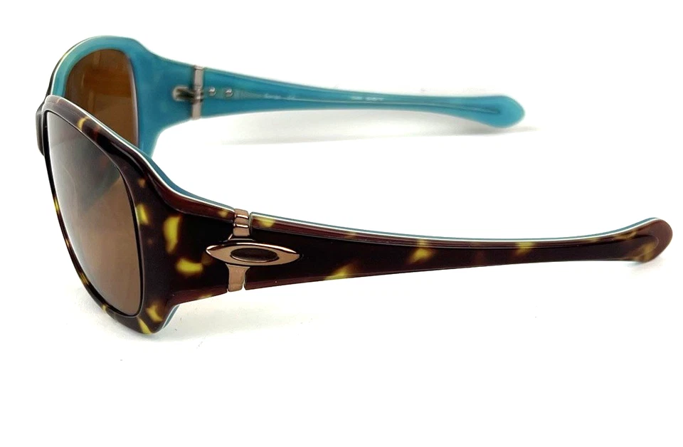 Gafas de sol Oakley Script marrón azul tortuga con lente degradada marrón 62 mm de colección Foto 4 de 4