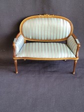 Canapé miniature Louis XVI tissu rayé bleu maison de poupée 1/12