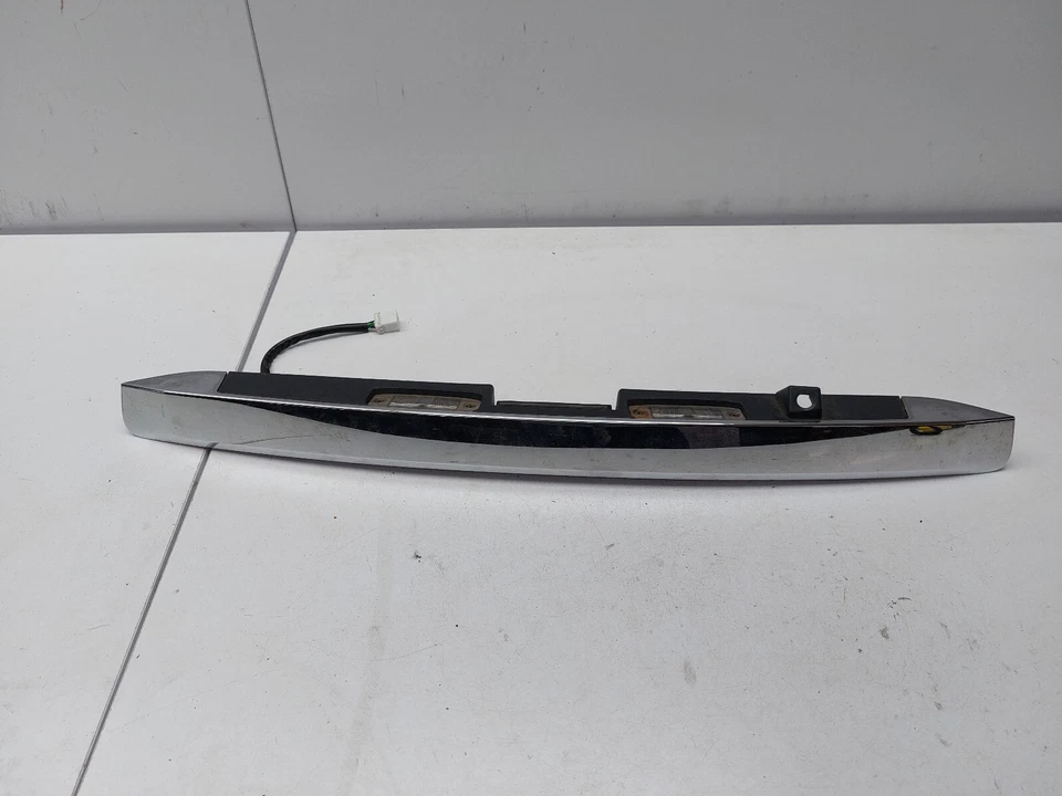 KIA SORENTO MK2 XM HECKKLAPPE KOFFERRAUM VERKLEIDUNG KENNZEICHENBELEUCHTUNG 87311-2P000 2011 - Bild 2 von 4