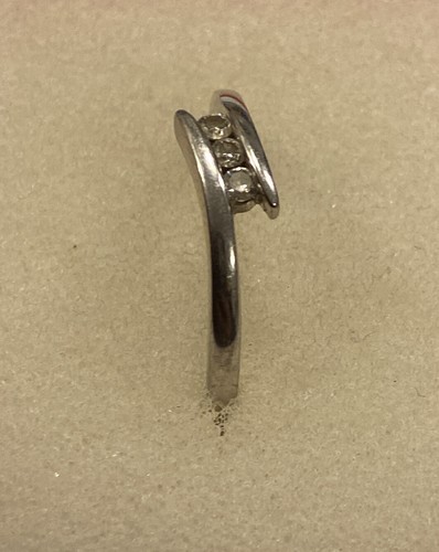 Ladies 9ct White Gold 3 /Trio Stone Diamonds Ring Size 0 1/2 Fully Hallmarked - Picture 5 of 12