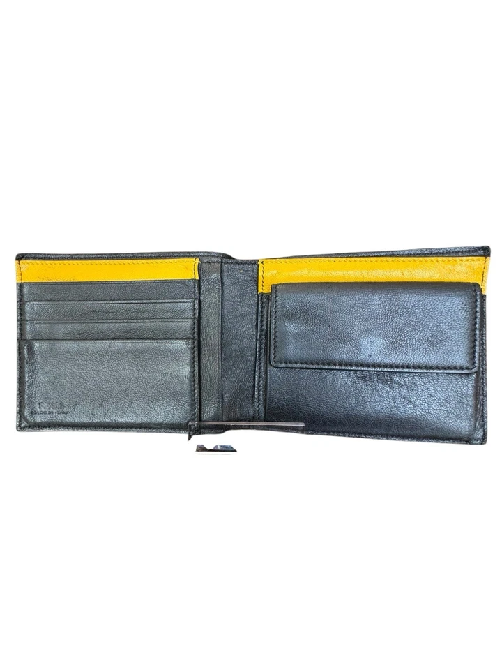 Cartera Fendi Cordero Patrón Zucca Cuero Repujado Negra Doble Pliegue Foto 3 de 4