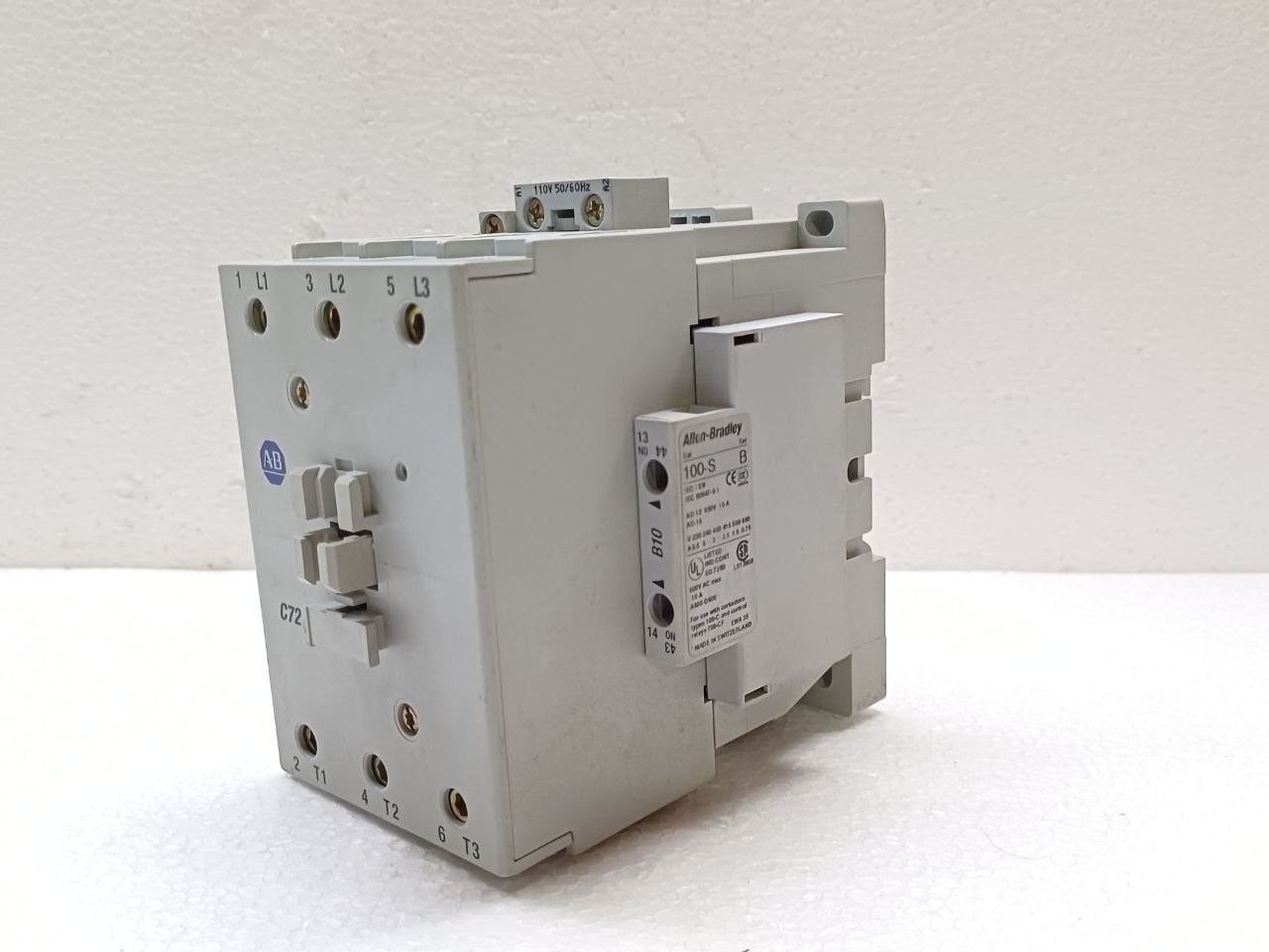 Allen-Bradley 100-C72 3-phase power contactor 100-C72*00 110V 50/60Hz coil