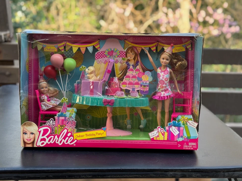 Barbie Chelsea Fiesta de Cumpleaños Patrón Stacie Muñecas 2011 Mattel Inc Nuevo En Caja Foto 3 de 4