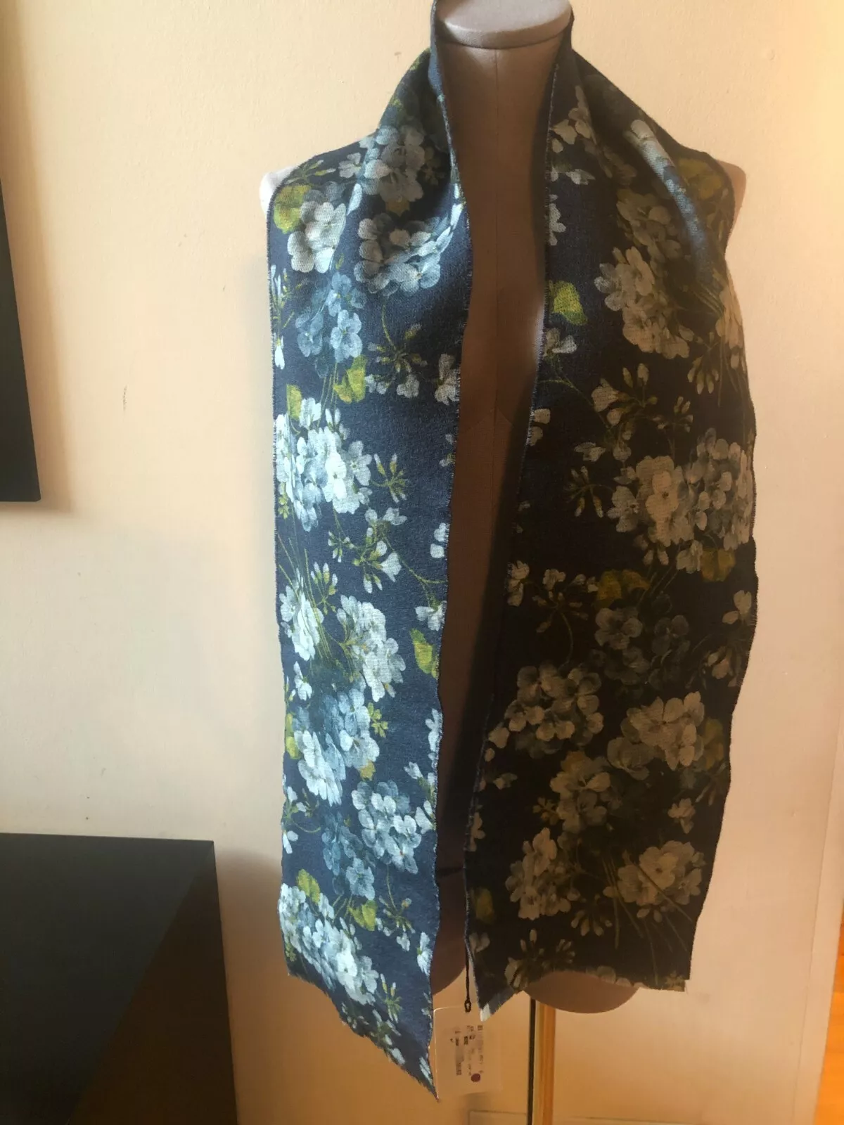 FOULARD MINIOROPHINE NEUF GUCCI FLEURS BLEUES RÉVERSIBLES GG 100 % LAINE 