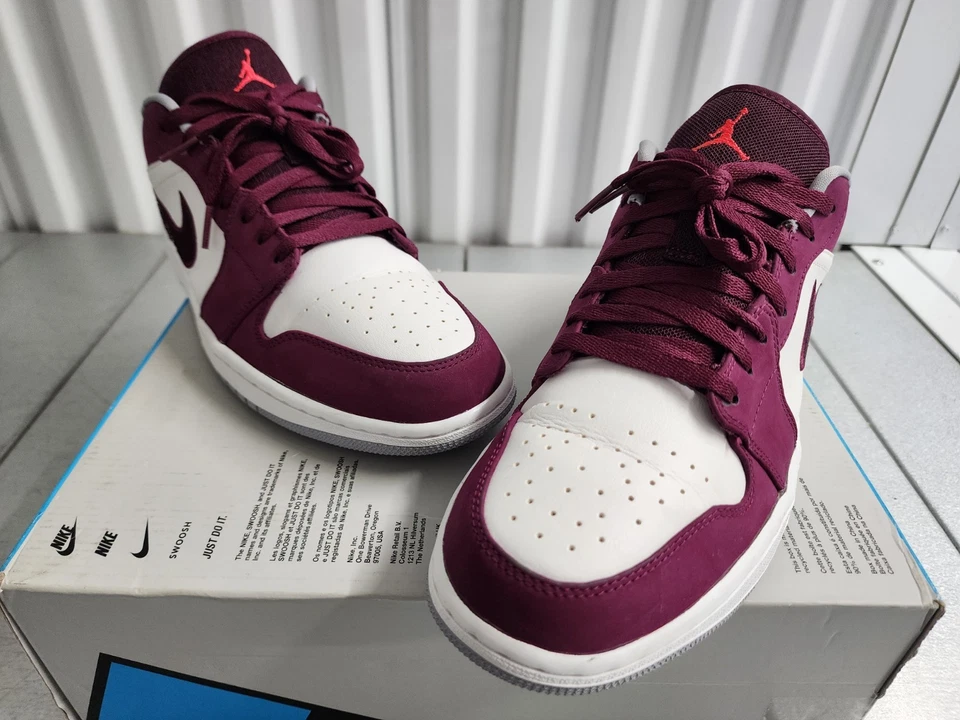 Nike Air Jordan 1 Retro Bajo Burdeos - Burdeos/Blanco-Gris-Infrarrojo 23 - Talla 11 Foto 3 de 4